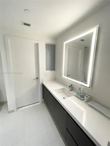 851 NE 1st Avenue Miami FL 33132