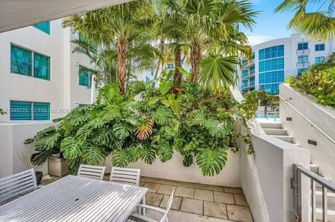 110 Washington Avenue Miami Beach FL 33139