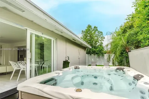 806 NE 6th Street Hallandale Beach FL 33009
