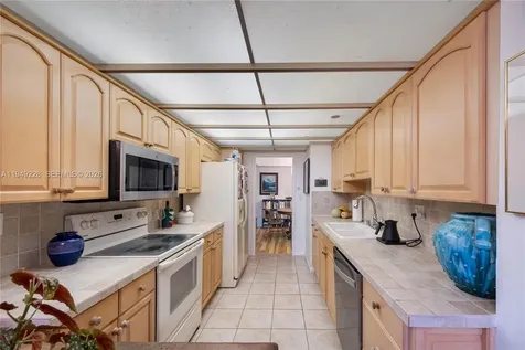 4000 Towerside Terrace Miami FL 33138