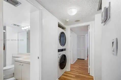 4000 Towerside Terrace Miami FL 33138