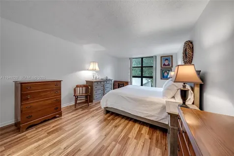 4000 Towerside Terrace Miami FL 33138
