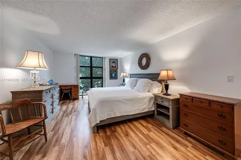 4000 Towerside Terrace Miami FL 33138