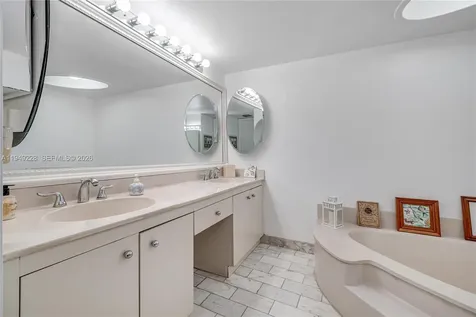 4000 Towerside Terrace Miami FL 33138
