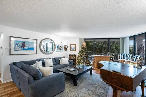 4000 Towerside Terrace Miami FL 33138