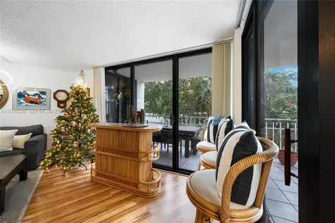 4000 Towerside Terrace Miami FL 33138