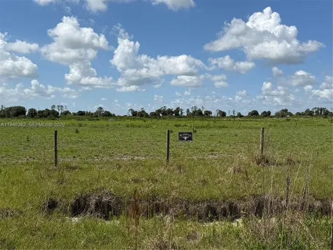 27325 NW 72 Okeechobee FL 34972