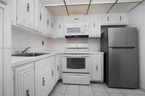 7925 Carlyle Avenue Miami Beach FL 33141