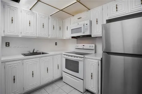 7925 Carlyle Avenue Miami Beach FL 33141