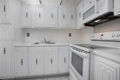 7925 Carlyle Avenue Miami Beach FL 33141