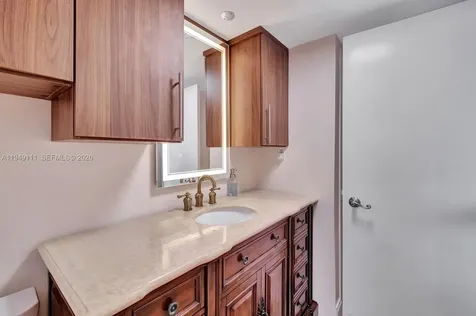 5401 Collins Avenue Miami Beach FL 33140