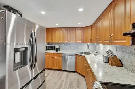 5401 Collins Avenue Miami Beach FL 33140