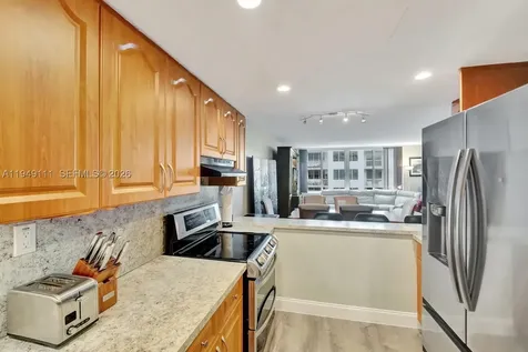 5401 Collins Avenue Miami Beach FL 33140