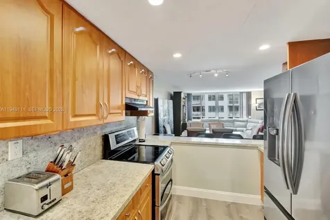 5401 Collins Avenue Miami Beach FL 33140