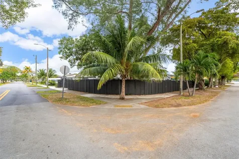 1829 NW 31st Avenue Miami FL 33125