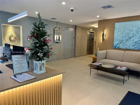 225 Collins Avenue Miami Beach FL 33139
