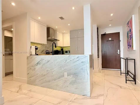 225 Collins Avenue Miami Beach FL 33139