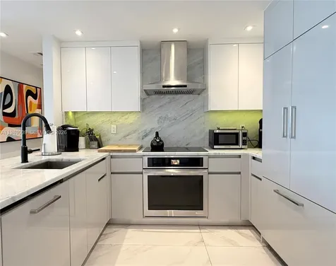 225 Collins Avenue Miami Beach FL 33139