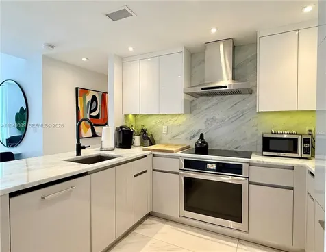 225 Collins Avenue Miami Beach FL 33139