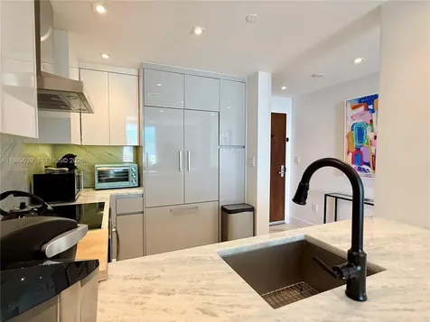 225 Collins Avenue Miami Beach FL 33139