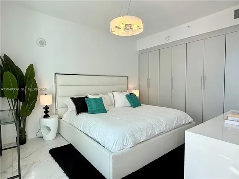 225 Collins Avenue Miami Beach FL 33139