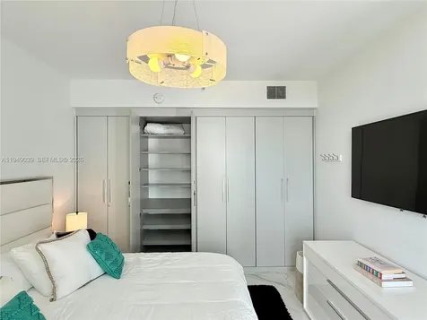 225 Collins Avenue Miami Beach FL 33139