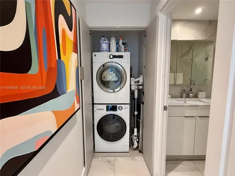225 Collins Avenue Miami Beach FL 33139