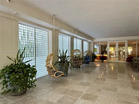 225 Collins Avenue Miami Beach FL 33139
