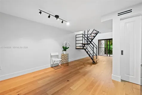 3076 Mcdonald Street Miami FL 33133