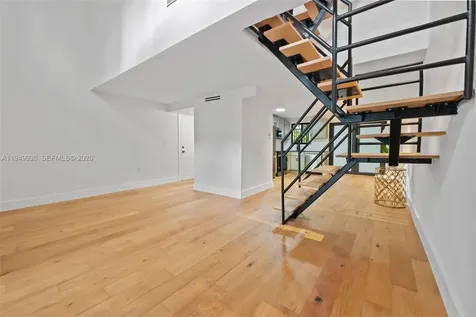3076 Mcdonald Street Miami FL 33133