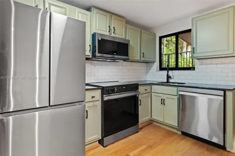 3076 Mcdonald Street Miami FL 33133