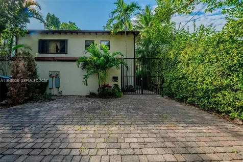 3076 Mcdonald Street Miami FL 33133