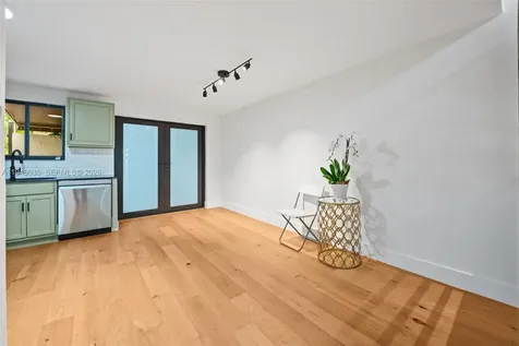3076 Mcdonald Street Miami FL 33133