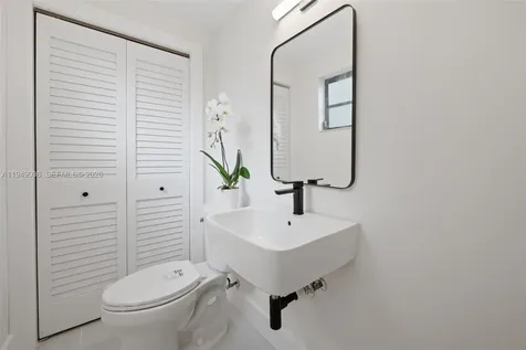3076 Mcdonald Street Miami FL 33133