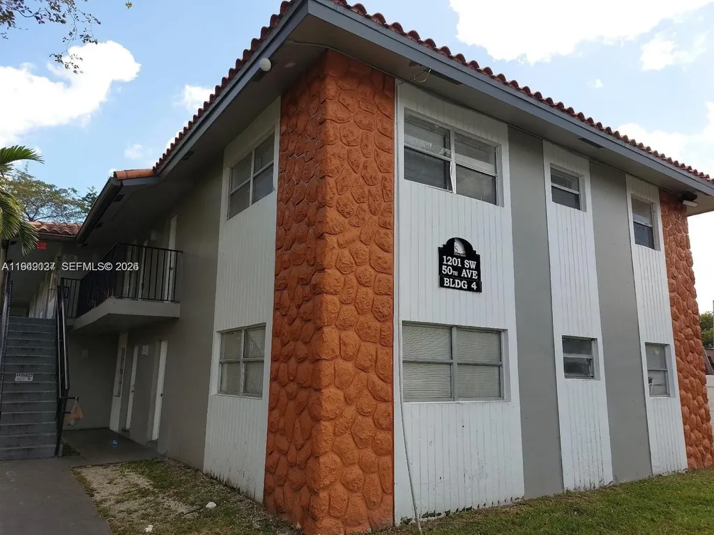 1201 SW 50th Avenue North Lauderdale FL 33068