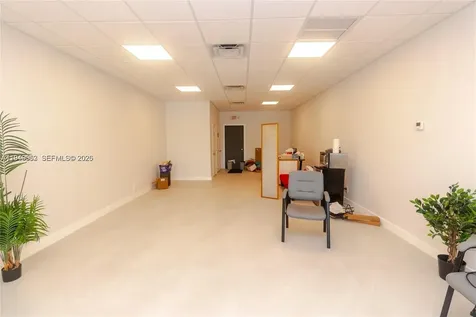 13649 W Dixie Highway North Miami FL 33161