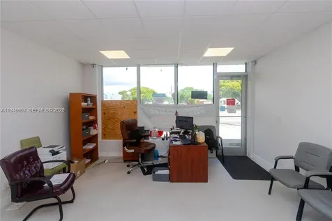 13649 W Dixie Highway North Miami FL 33161