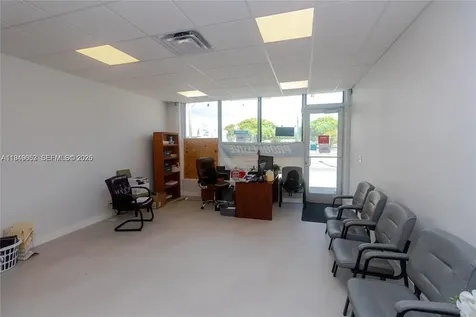 13649 W Dixie Highway North Miami FL 33161