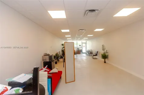 13649 W Dixie Highway North Miami FL 33161