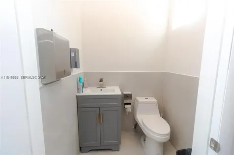 13649 W Dixie Highway North Miami FL 33161