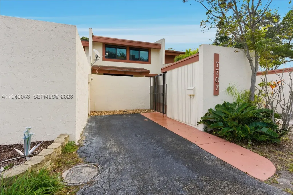 7707 SW 105th Place Miami FL 33173