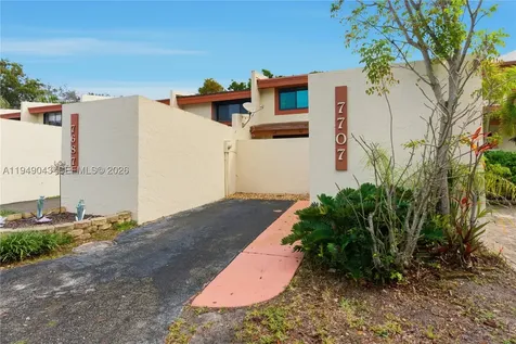 7707 SW 105th Place Miami FL 33173