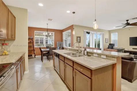 5208 Falcon Trail Davie FL 33314