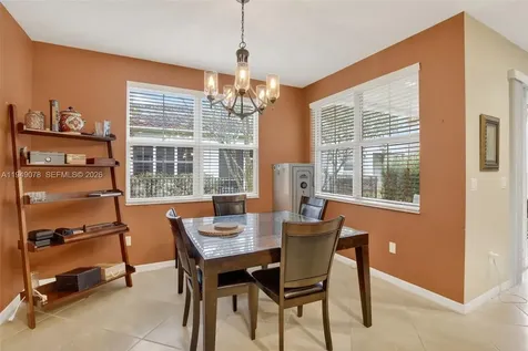 5208 Falcon Trail Davie FL 33314