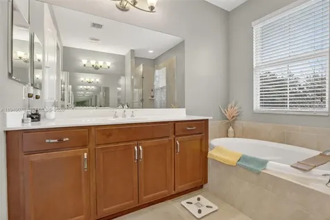 5208 Falcon Trail Davie FL 33314