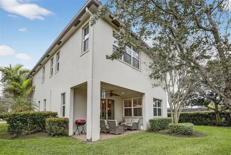 5208 Falcon Trail Davie FL 33314