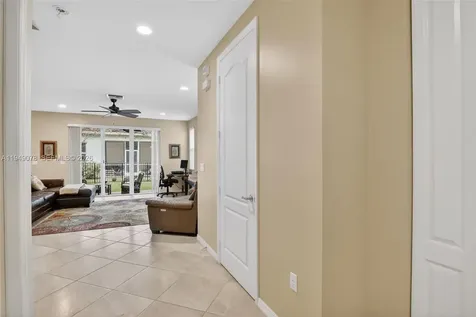 5208 Falcon Trail Davie FL 33314