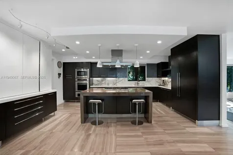 6840 Sunrise Place Coral Gables FL 33133