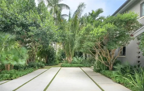 6840 Sunrise Place Coral Gables FL 33133
