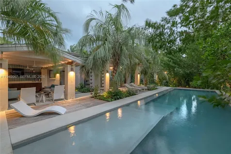 6840 Sunrise Place Coral Gables FL 33133